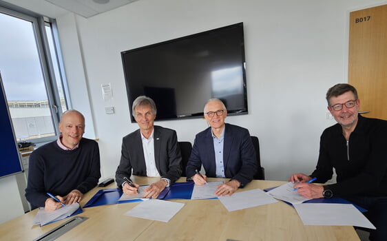 Der Partnerschaftsvertrag ist unterzeichnet: v.l.: Martin Haag, Oliver Lenzen, Michael Kugel, Carsten Wittenberg.